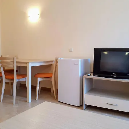 Royal Sun With Pool View Apartment *